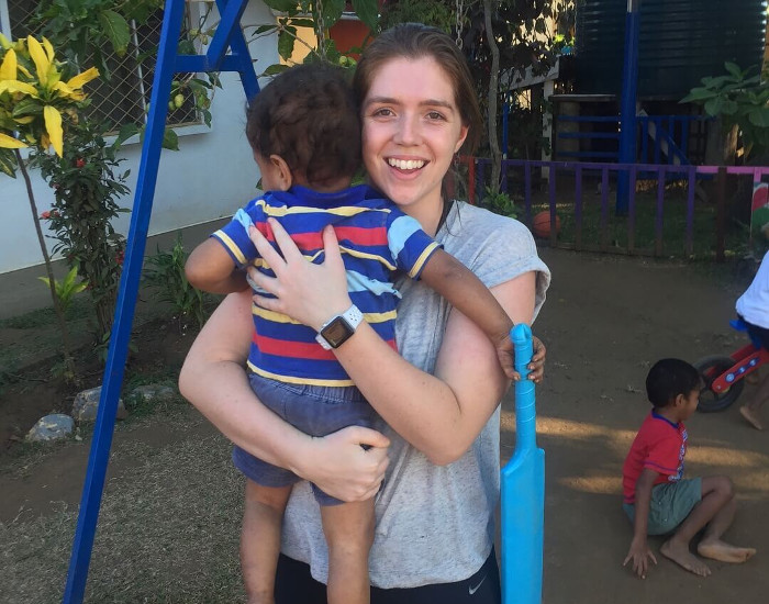 child orphanage volunteer
