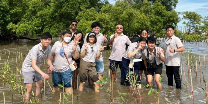 Volunteers Nature